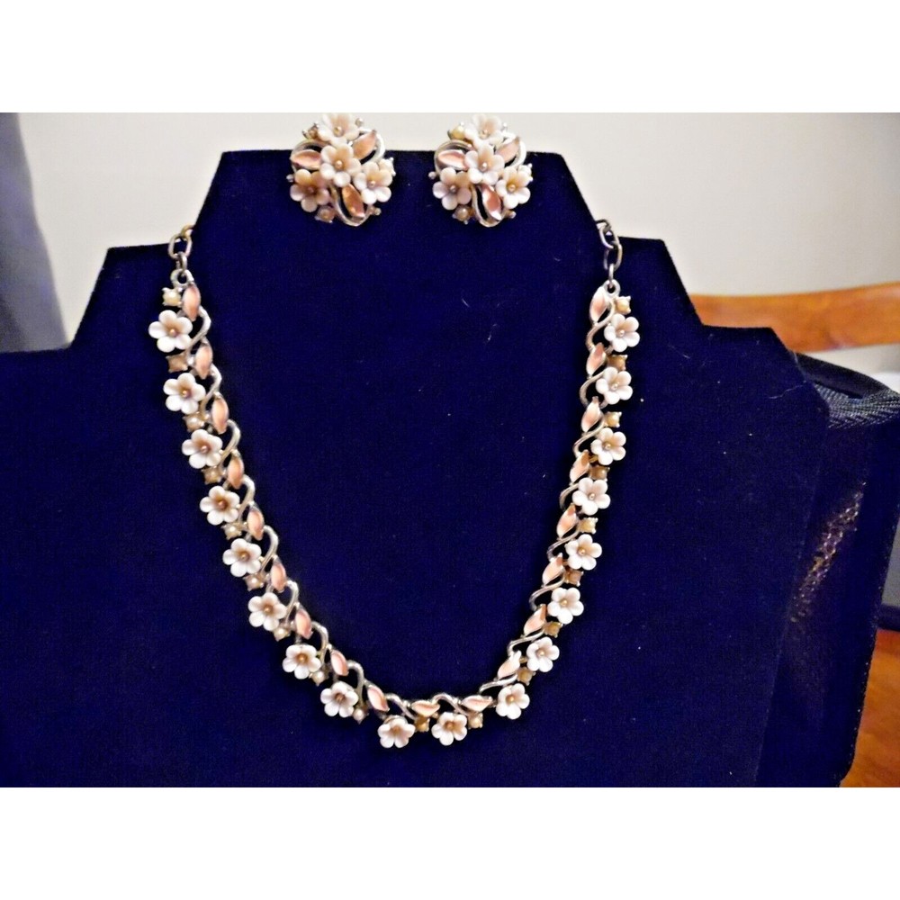 Vintage Choker Necklace w/ Matching Clip on Earrings ART Mode Jewlery Creation